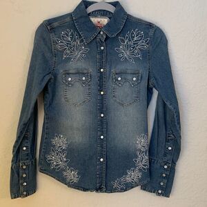 Country Royalty Embroidered Denim Shirt. Size SP